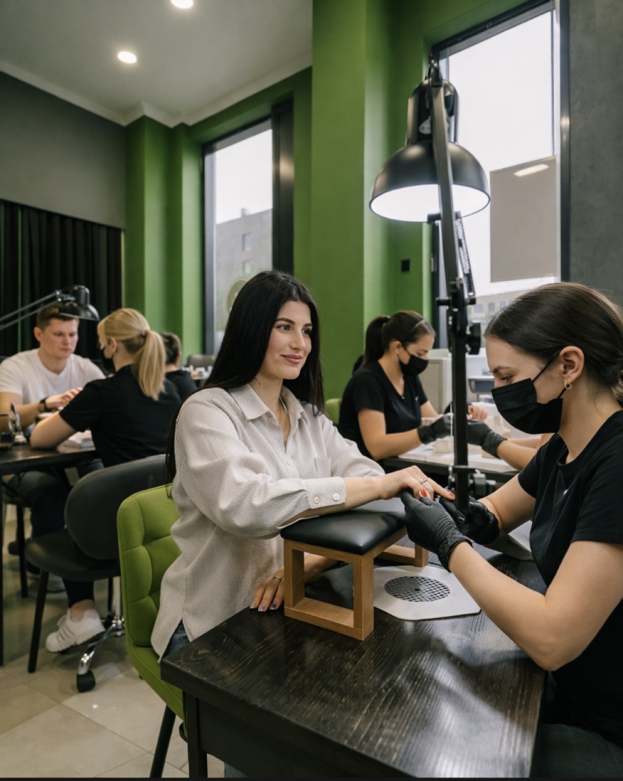 Client having a manicure at a CHOOSE ME studio